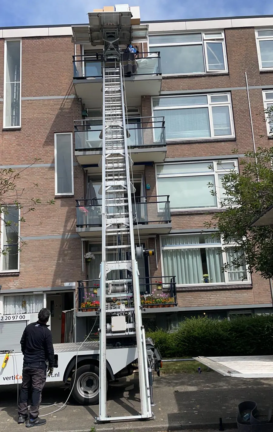 Spoedontruiming met verhuislift